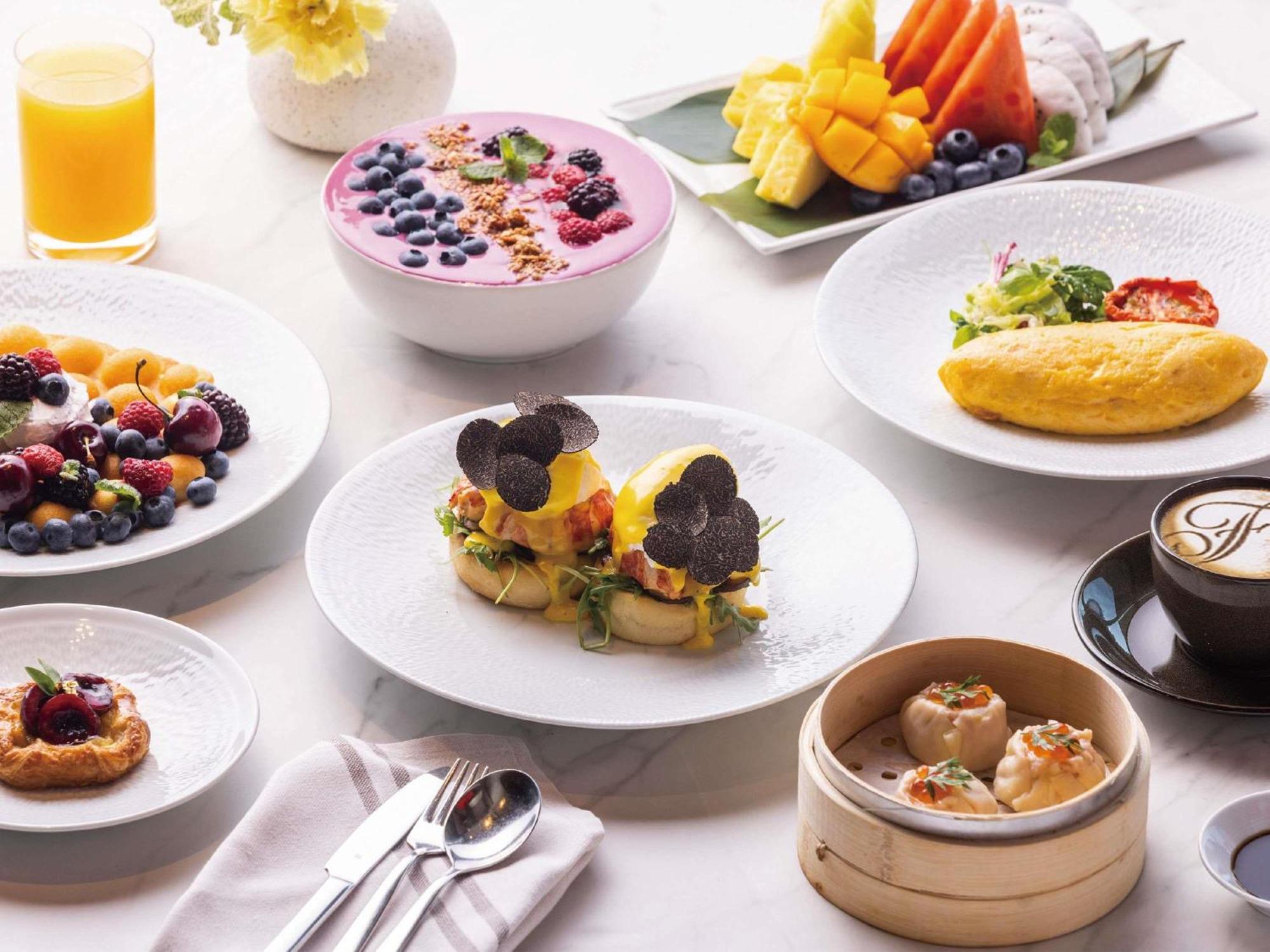 Fairmont Ambassador Hotel 5*