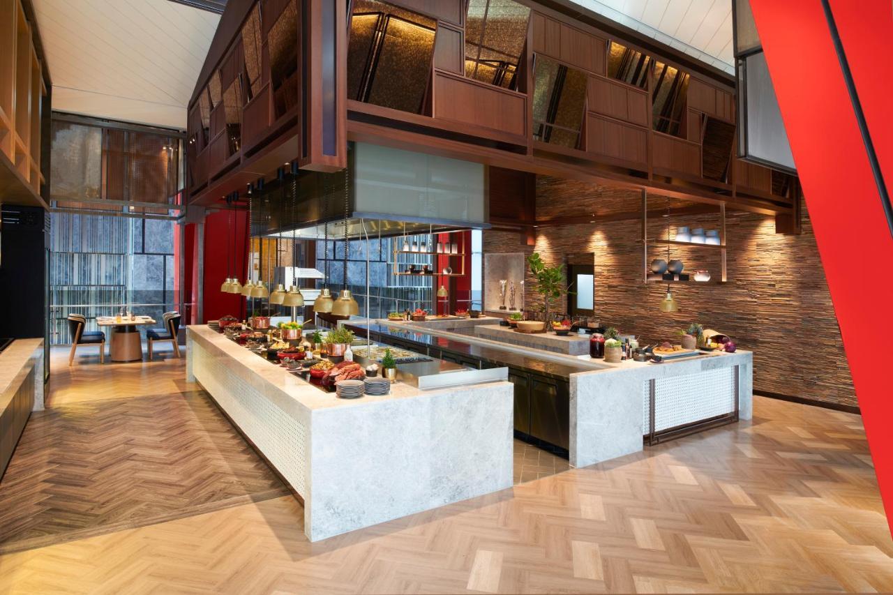 Fairmont Ambassador 酒店