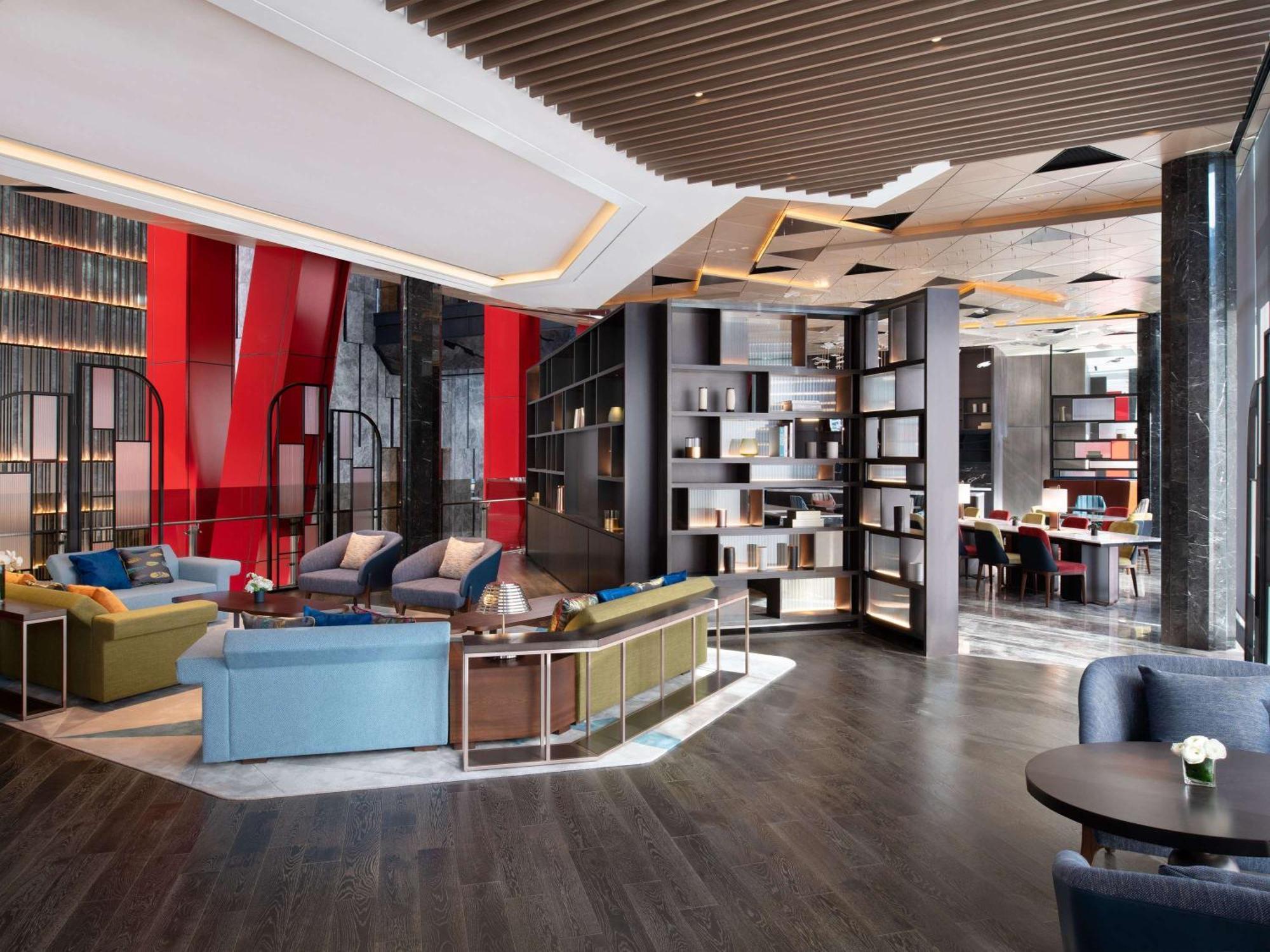 Fairmont Ambassador 酒店