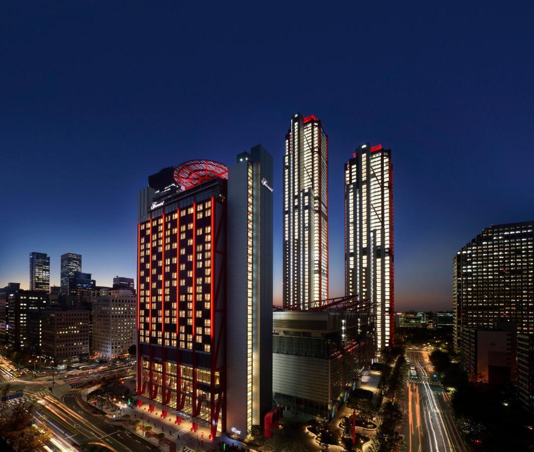 Fairmont Ambassador Hotel 5*